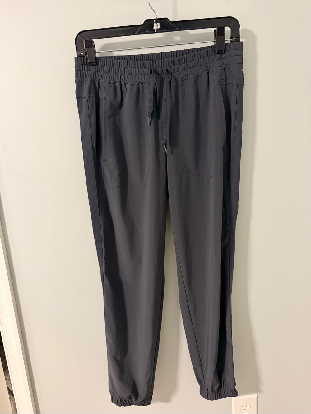 Athleta Andalรฉ Pant (Tuxedo Stripe
Track Pant) Featherweight Stretch size 2